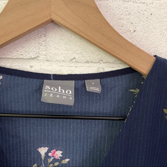 NEW YORK & COMPANY Soho Jeans Navy Blue Flowered Bell Sleeve Top - Picture 3 of 10